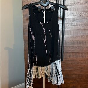 Chic Black and White Tie-Dye Tank Top